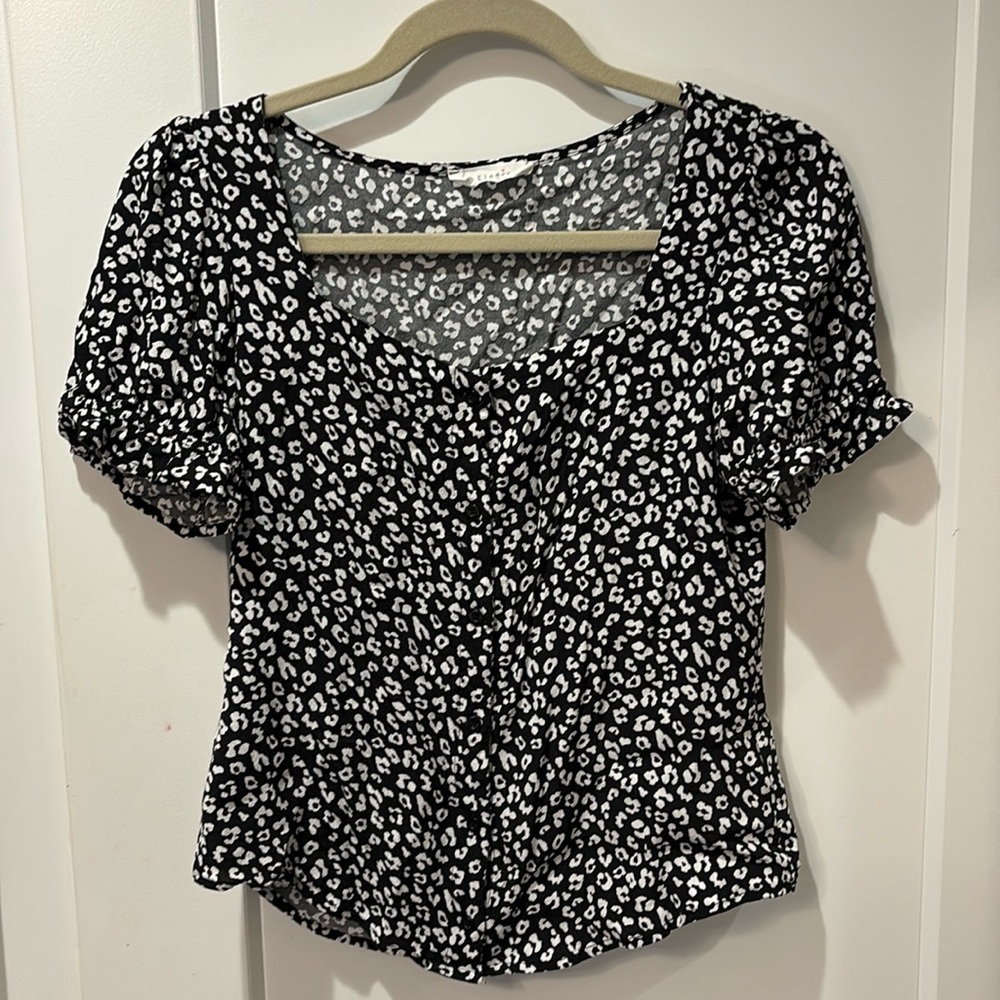 Women’s short sleeve button down  top